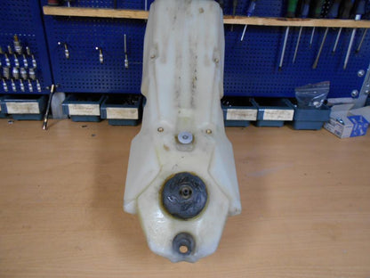 Baksidan på Bensintank från en Gasgas CG 250 -2013 motorcykel.