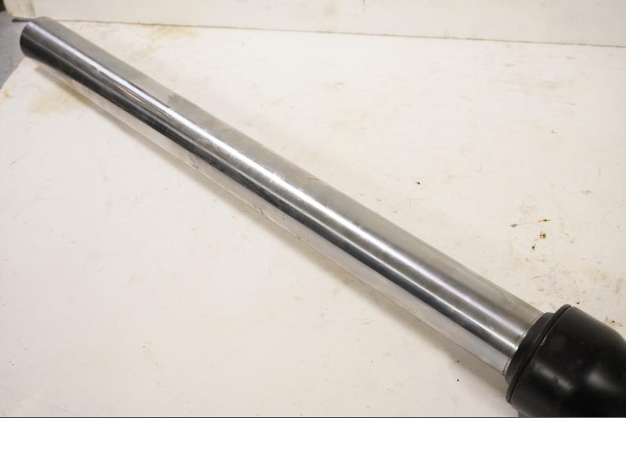 Höger sida på Gaffelben från en Kawasaki GPZ 500 -1993 motorcykel.