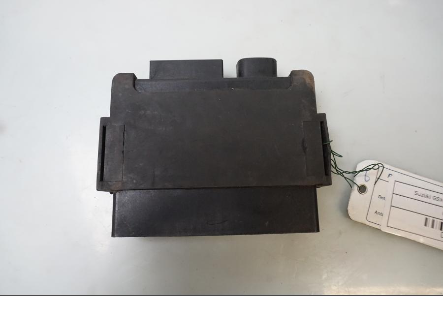 Baksidan på CDI / ECU från en Suzuki GSX-R 750 -1996 motorcykel.