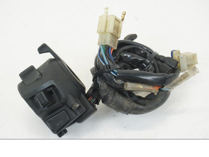 Framsidan på Styrelreglage från en Honda CB 750 -2002 motorcykel.