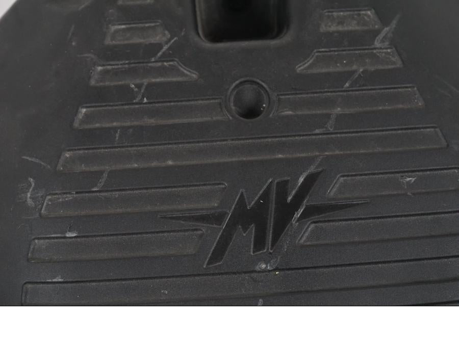 Snett nerifrån på Luftburk från en MV Agusta Dragster -2014 motorcykel.