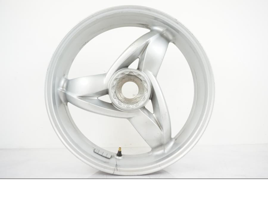 Framsidan på Fälg från en BMW F 650 CS -2002 motorcykel.