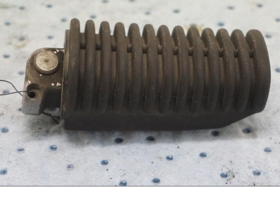 Framsidan på Fotpinne från en BMW F 650 ST -1999 motorcykel.