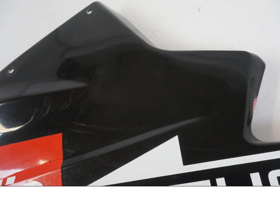 Snett nerifrån på Magkåpa från en Aprilia RS 125 -2008 motorcykel.