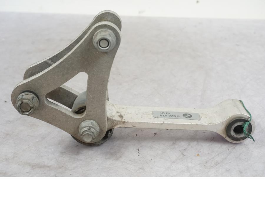 Snett uppifrån på Stötdämparlänkage från en BMW K 1600 GTL -2015 motorcykel.