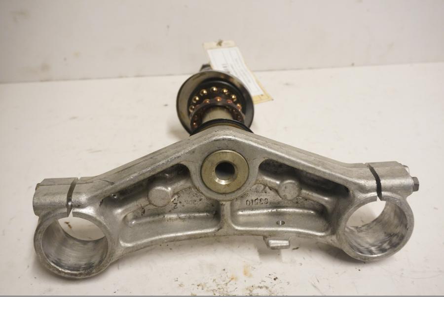 Baksidan på Gaffelkrona från en Suzuki DL 1000 -2004 motorcykel.