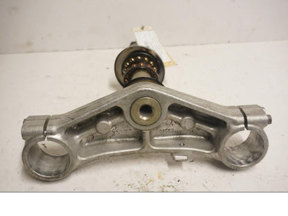 Baksidan på Gaffelkrona från en Suzuki DL 1000 -2004 motorcykel.