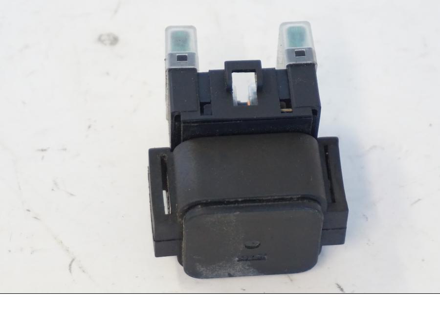 Snett uppifrån på Startrelä från en Kawasaki ER-6N -2012 motorcykel.