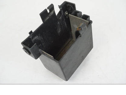 Framsidan på Batterihållare från en Yamaha FZR 1000 -1990 motorcykel.