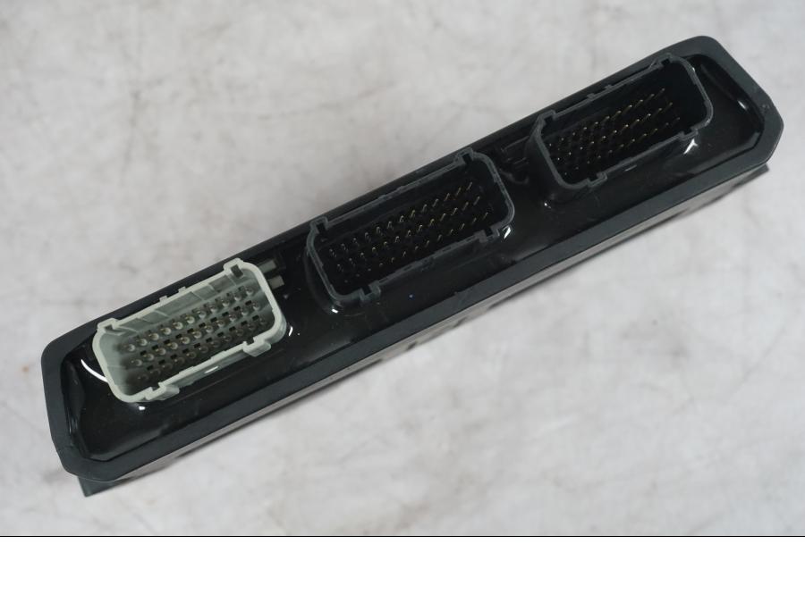 Baksidan på Kontrollenhet från en KTM 1290 Super Duke R -2022 motorcykel.