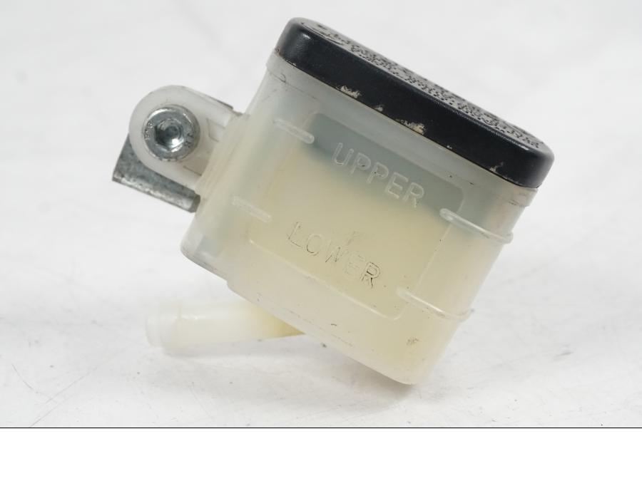 Framsidan på Bromsvätskebehållare från en MV Agusta Dragster -2014 motorcykel.