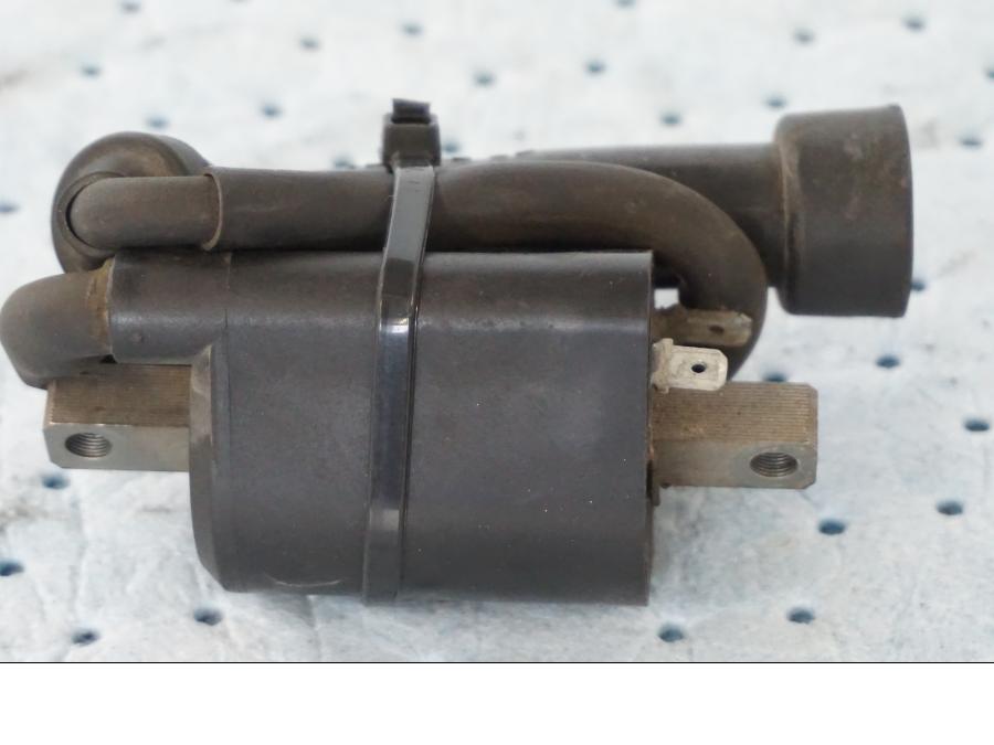 Vänster sida på Tändspole från en Yamaha XV 535 -1995 motorcykel.