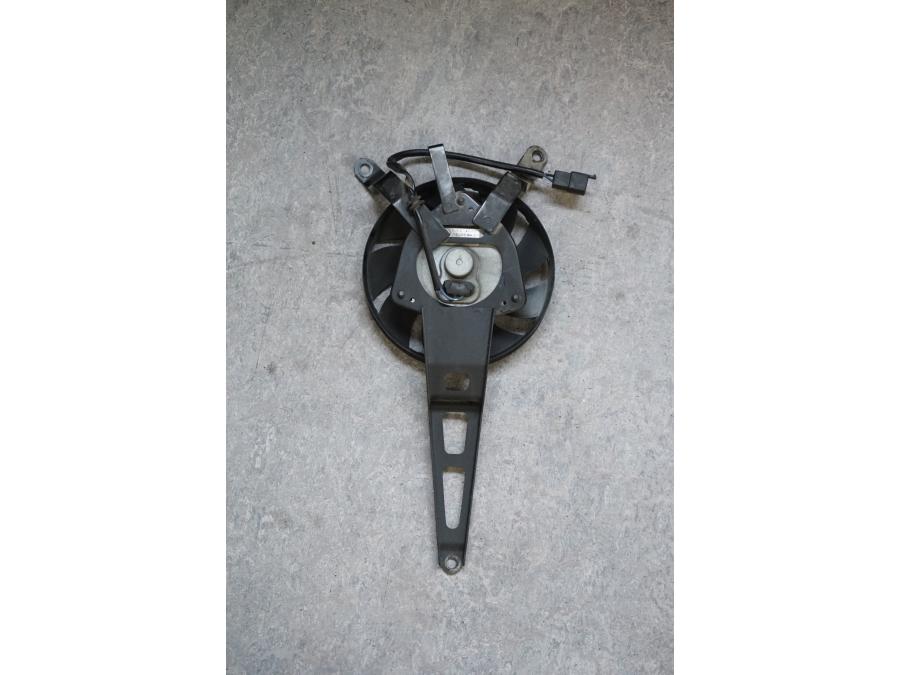 Framsidan på Vattenkylfläkt från en Kawasaki ZX-10R -2008 motorcykel.