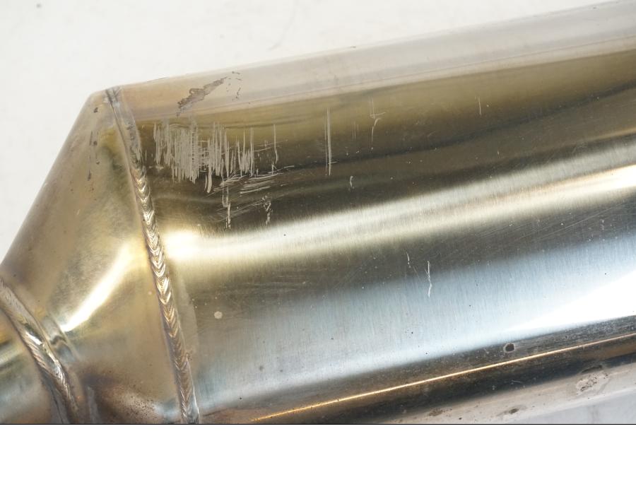 Höger sida på Ljuddämpare från en Honda ST 1300 -2002 motorcykel.