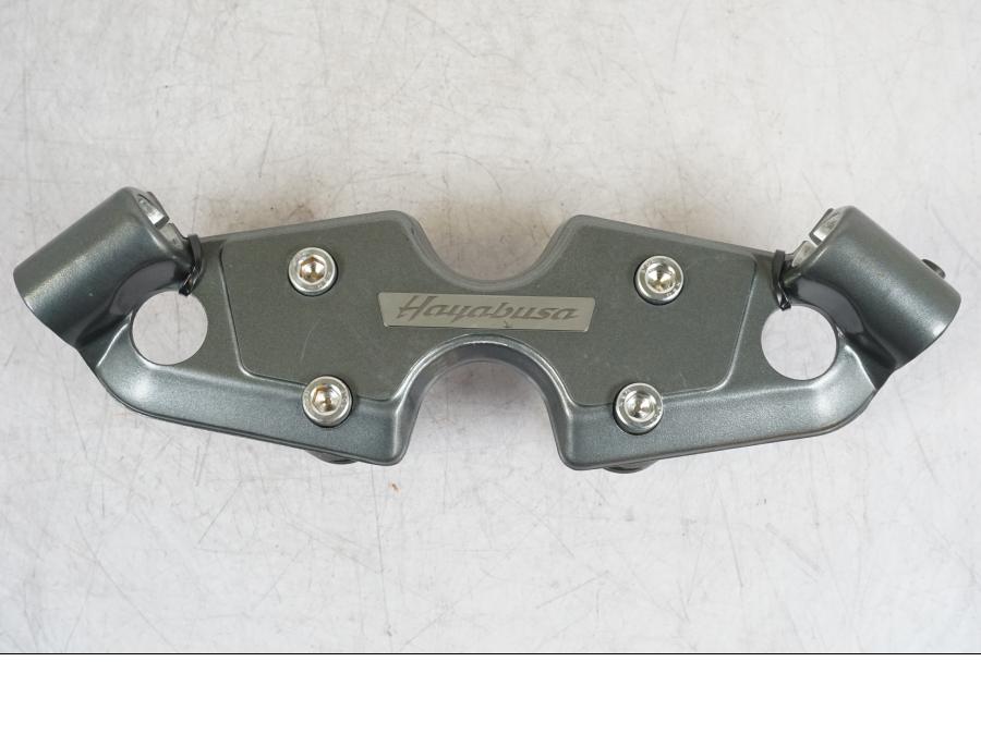 Framsidan på Styrfäste från en Suzuki GSX 1300 RX -1999 motorcykel.