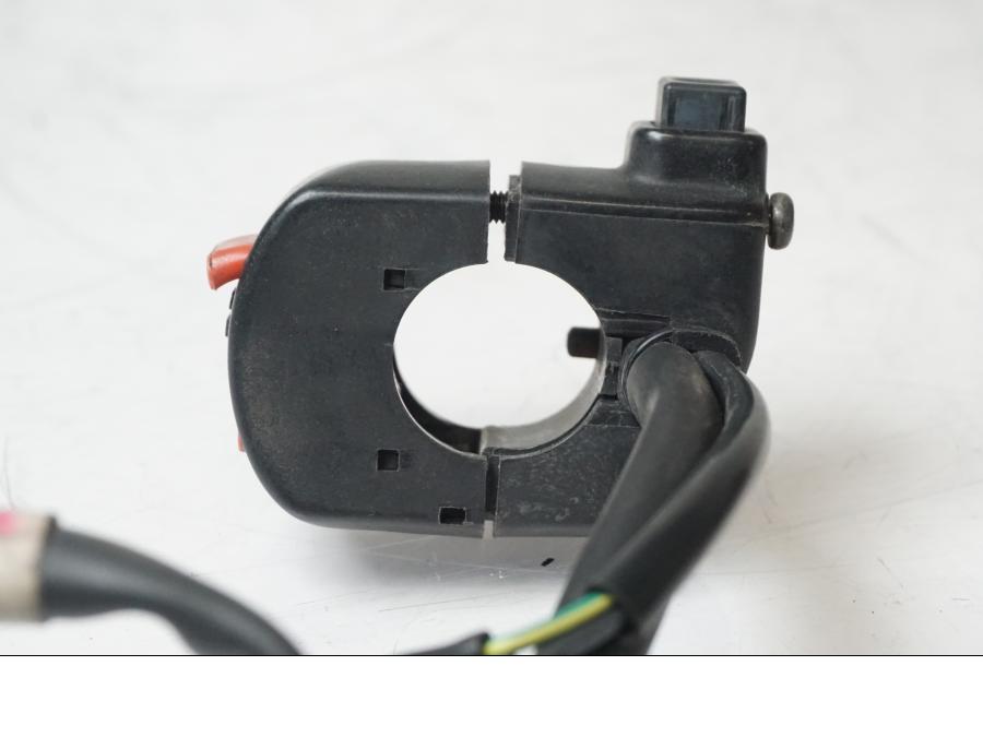 Höger sida på Styrelreglage från en Honda XL 650 V -2000 motorcykel.