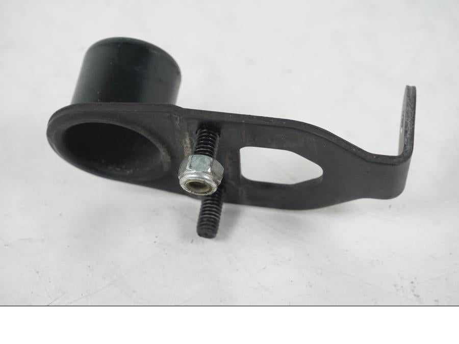 Baksidan på Tändningslåsfäste från en H-D Softail FXCW Rocker -2008 motorcykel.