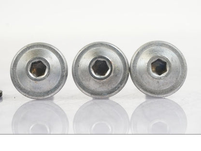 Höger sida på Fotpinnefäste från en Suzuki GSX 1300 RX -1999 motorcykel.