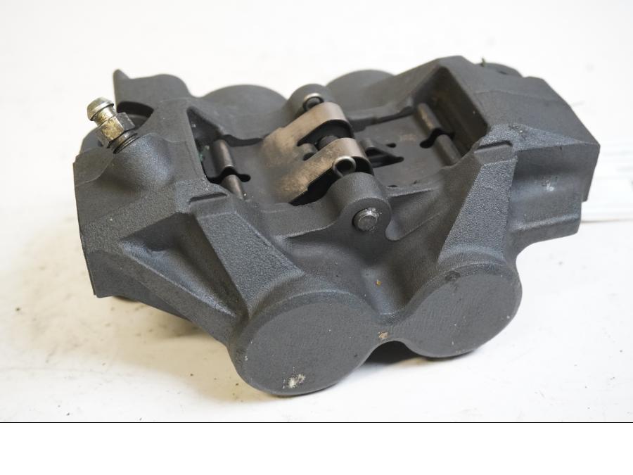 Baksidan på Bromsok från en Yamaha MT-01 -2005 motorcykel.