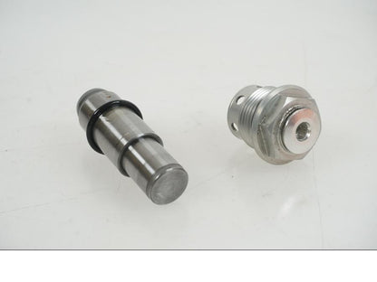 Framsidan på Kamkedjesträckare från en KTM 1290 Super Duke R -2021 motorcykel.