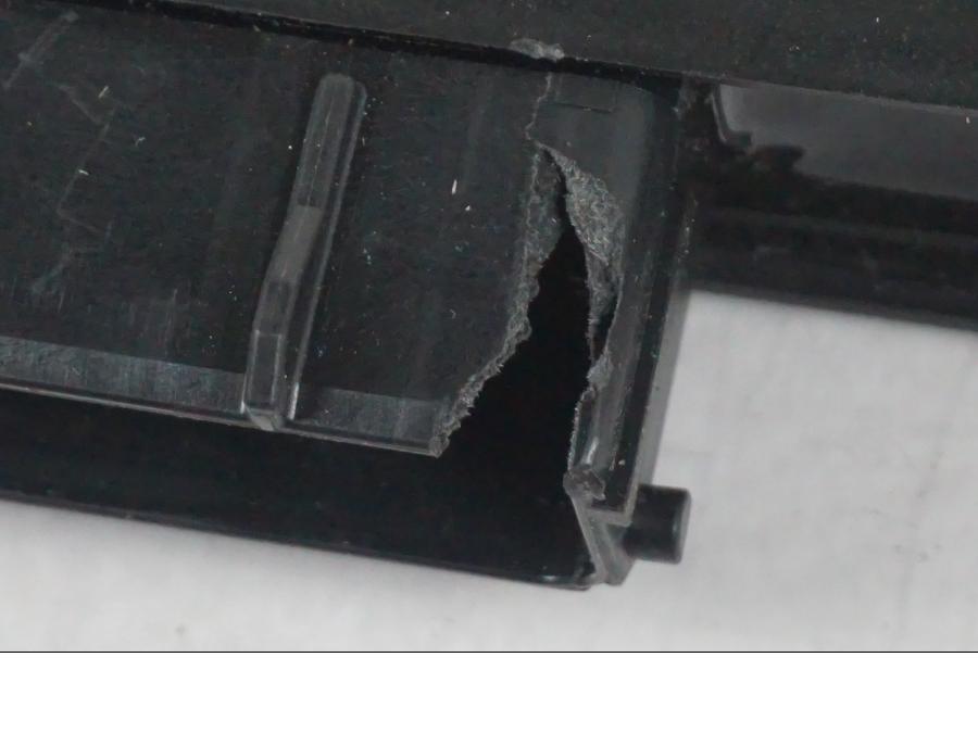 Extrabild3 på <p>Låssats från Yamaha MT-07 ABS 2014. 1st nyckel, tändningslås, antenn, sadellås, cdi och tanklock.</p>

<p>Nyckeln är krokig, går ej att få i styrlåset samt att en mindre plastbit saknas från CDI se bilder.</p> motorcykel.