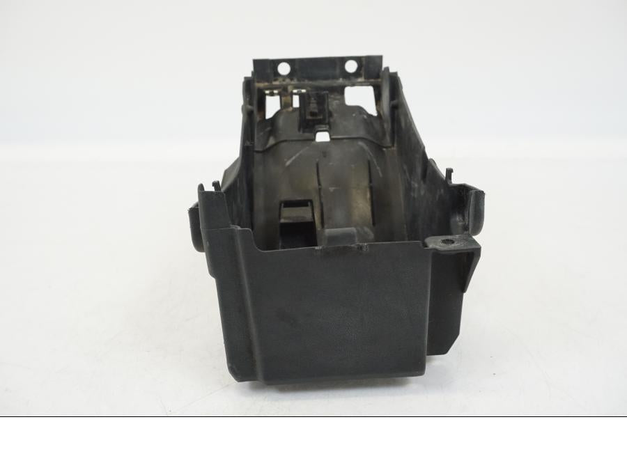 Snett nerifrån på Batterihållare från en Yamaha XSR 700 -2016 motorcykel.