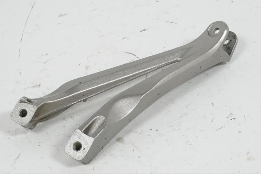 Baksidan på Fotpinnefäste från en Yamaha YZF 1000 R1 -2007 motorcykel.