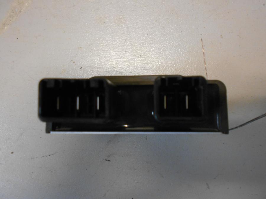 Höger sida på Likriktare från en Honda NC 750 S -2017 motorcykel.