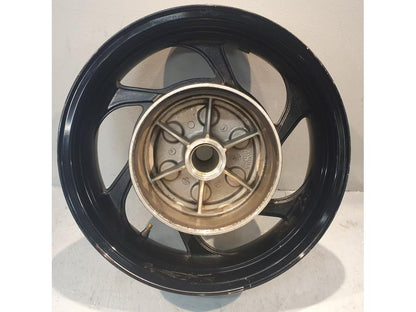 Framsidan på Fälg från en Suzuki VZ 800 -2010 motorcykel.