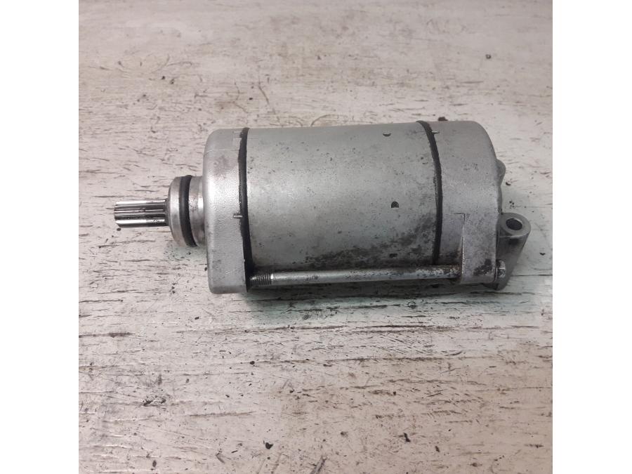 Framsidan på Startmotor från en Yamaha XTZ 750 -1995 motorcykel.