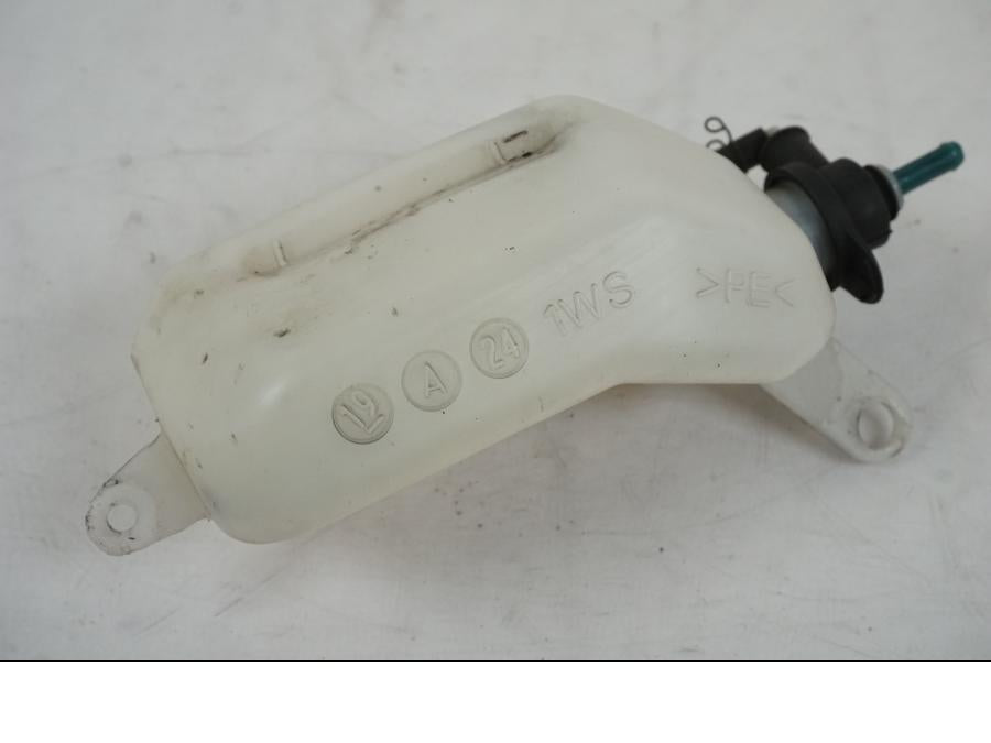 Vänster sida på Vattenexpansionskärl från en Yamaha MT-07 -2019 motorcykel.