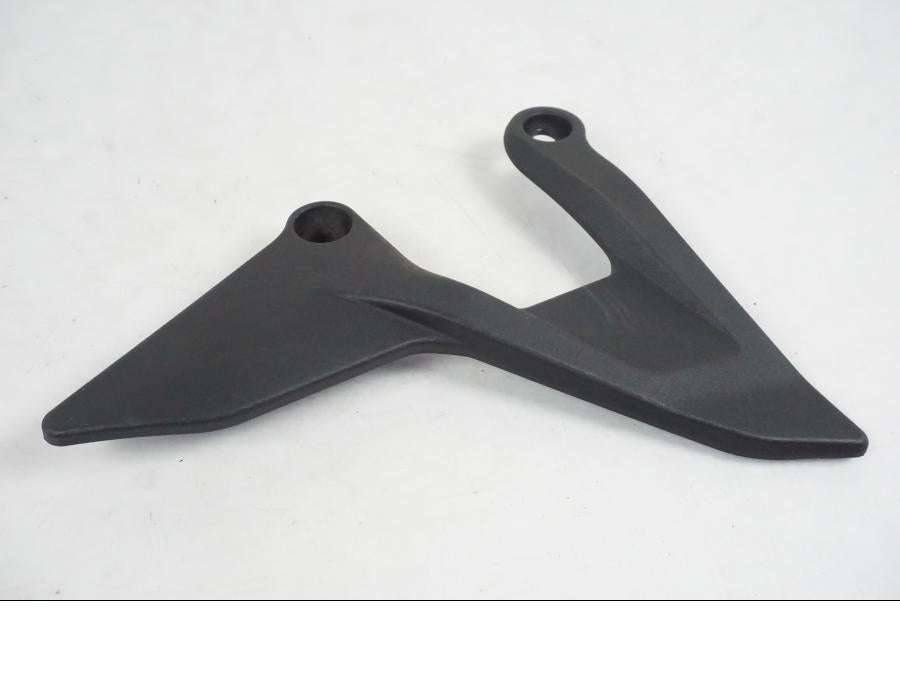 Höger sida på Hälskydd från en KTM 390 Adventure -2021 motorcykel.