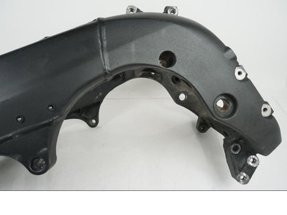 Snett nerifrån på Ram från en Yamaha YZF 1000 R1 -2006 motorcykel.