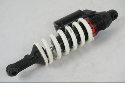 Snett uppifrån på Stötdämpare från en KTM 1290 Super Duke R -2018 motorcykel.