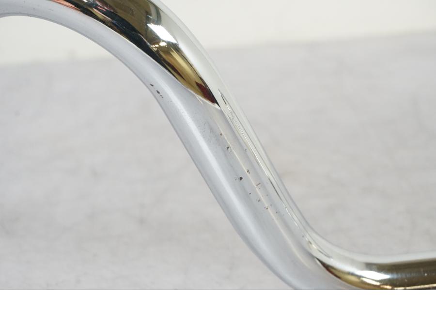 Vänster sida på Styre från en Indian Indian Chief Dark Horse -2016 motorcykel.