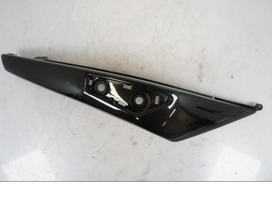 Framsidan på Bakvinge från en Kawasaki ER-6F -2010 motorcykel.