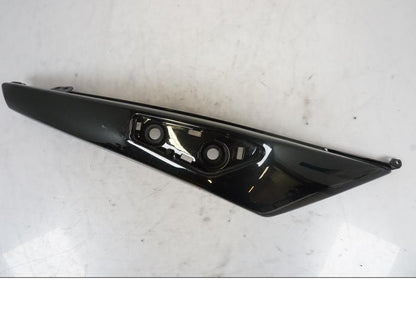 Framsidan på Bakvinge från en Kawasaki ER-6F -2010 motorcykel.