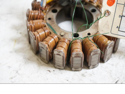 Baksidan på Generator från en Kawasaki Zephyr 750 -1991 motorcykel.