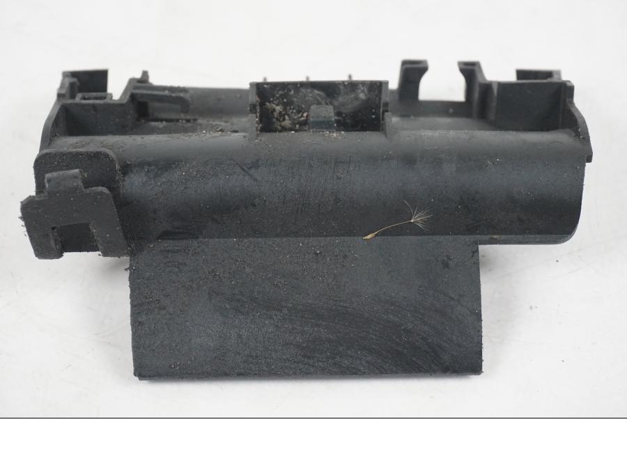 Snett nerifrån på Plast från en H-D Softail FXCW Rocker -2008 motorcykel.