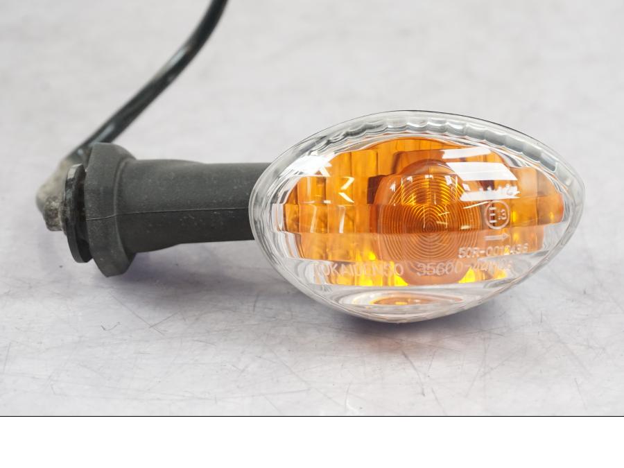 Höger sida på Blinkers från en Suzuki GSF 1250 -2010 motorcykel.