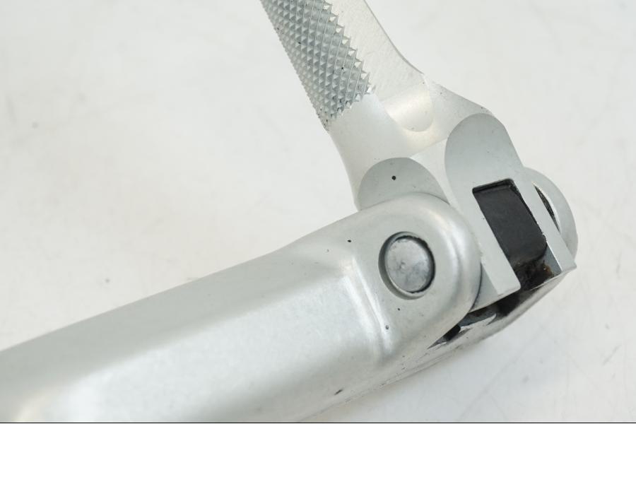 Snett uppifrån på Fotpinne från en Ducati Streetfighter V4 -2020 motorcykel.