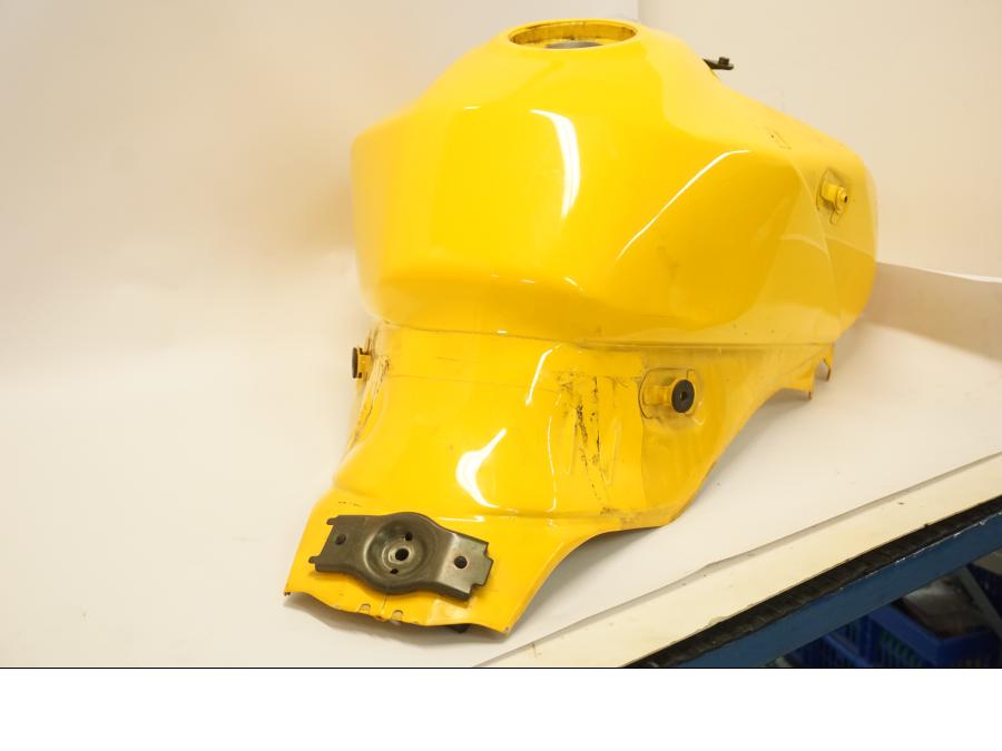 Snett uppifrån på Bensintank från en Suzuki DL 1000 -2003 motorcykel.