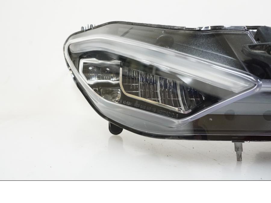 Baksidan på Strålkastare från en Ducati Multistrada 1158 V4 -2021 motorcykel.