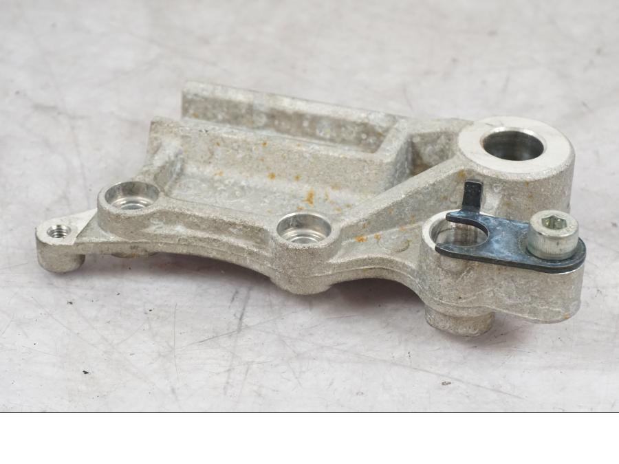 Vänster sida på Bromsoksfäste från en Kawasaki Z 125 -2019 motorcykel.