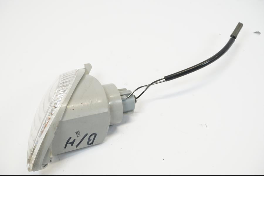 Snett nerifrån på Blinkers från en Suzuki GSX 1300 R -2008 motorcykel.