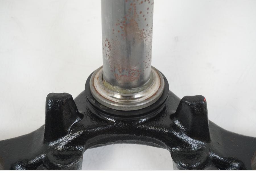 Höger sida på Gaffelkrona från en Honda CBR 125 R -2006 motorcykel.