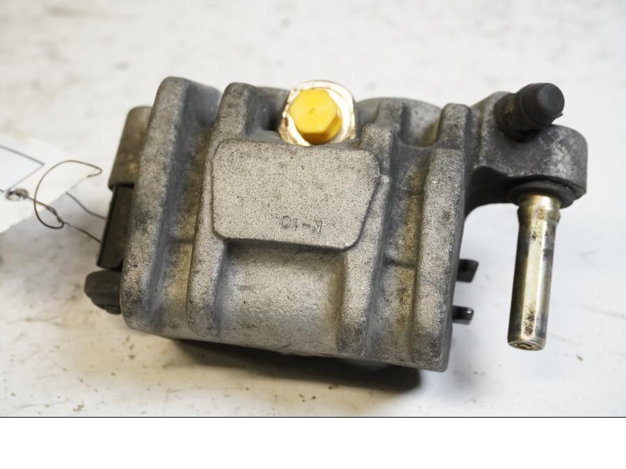 Baksidan på Bromsok från en Suzuki DR 650 -1998 motorcykel.