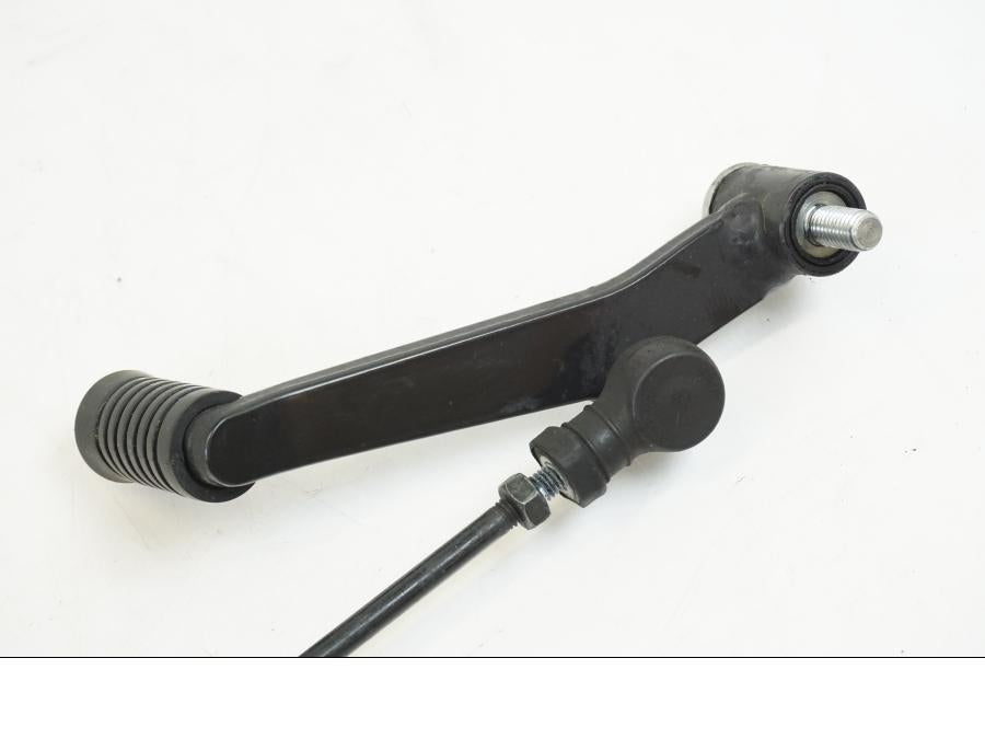 Vänster sida på Växelpedal från en Honda CB 650 F Hornet -2017 motorcykel.