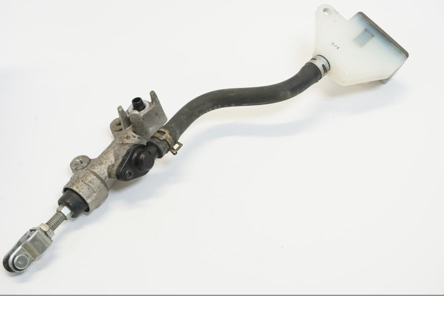 Baksidan på Bromshuvudcylinder från en Suzuki GSX 1300 R -2008 motorcykel.