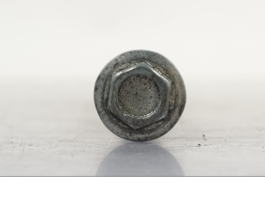 Höger sida på Axel från en Suzuki SV 650 -1999 motorcykel.